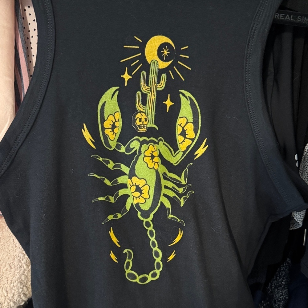 Black Crop Top With Green Scorpion Design View 3